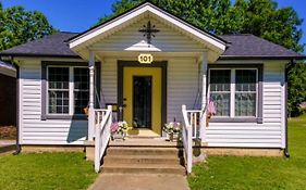 Historic Town Square Bungalow In Heart Of Brighton